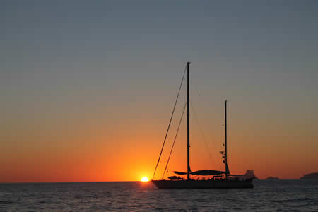 Vacaciones en velero Puesta de sol en Formentera